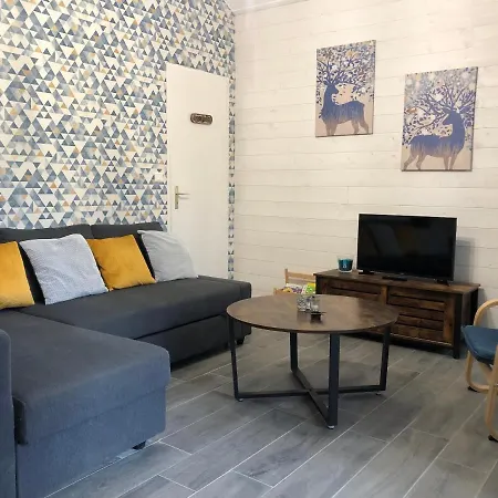 Holiday home Dans Domaine Prive *